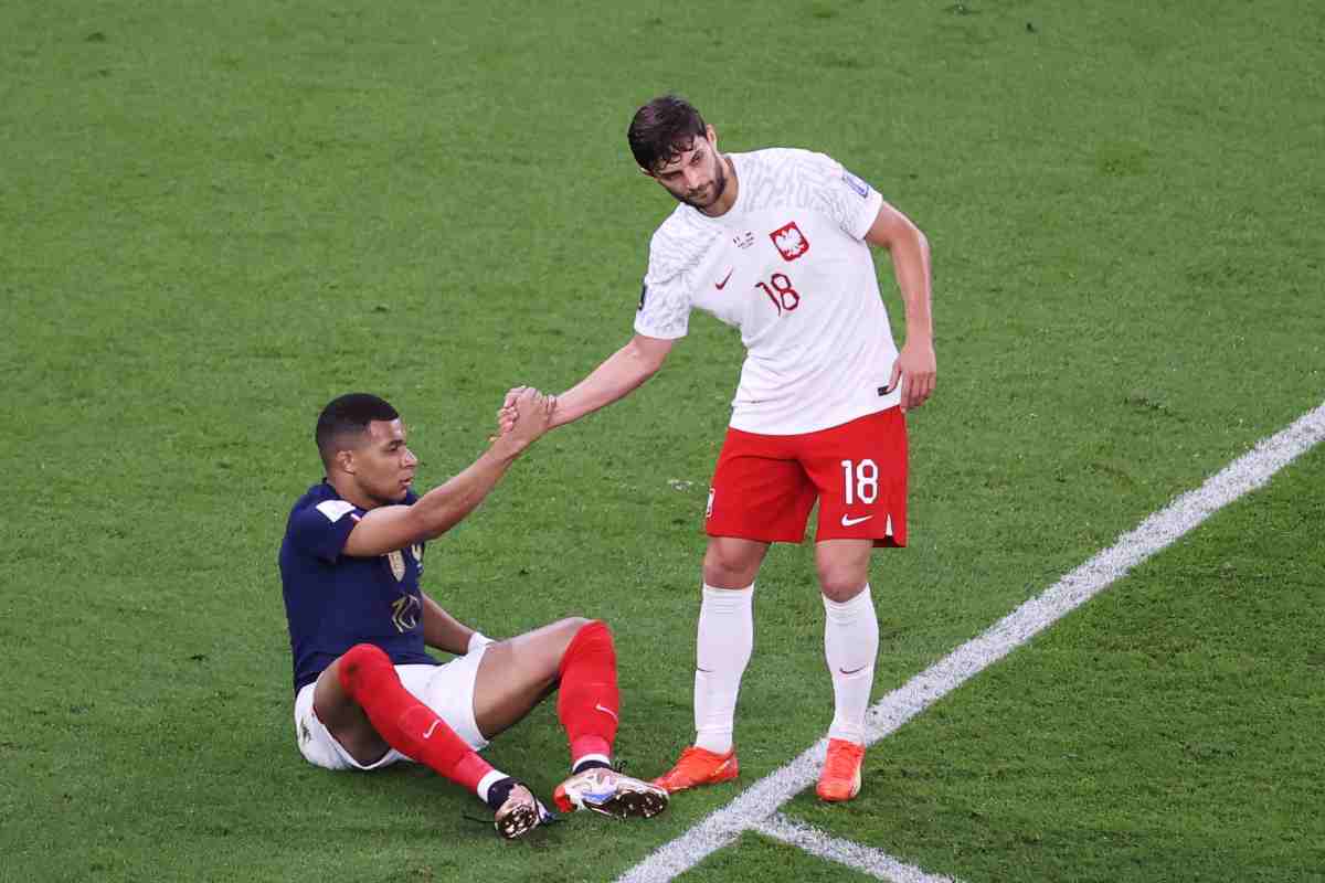 Bereszynski con Mbappé 