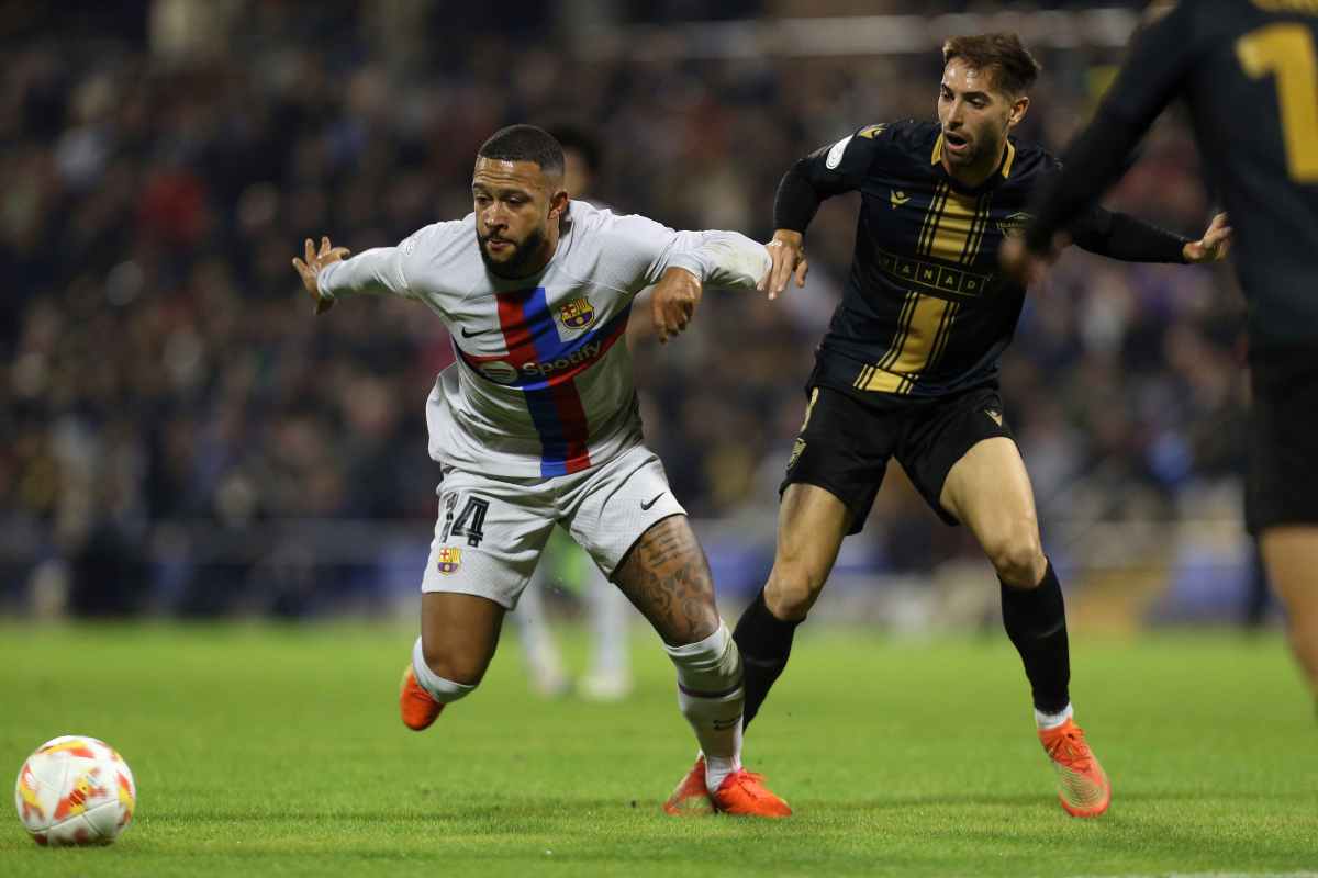 Depay con la maglia del Barcellona 